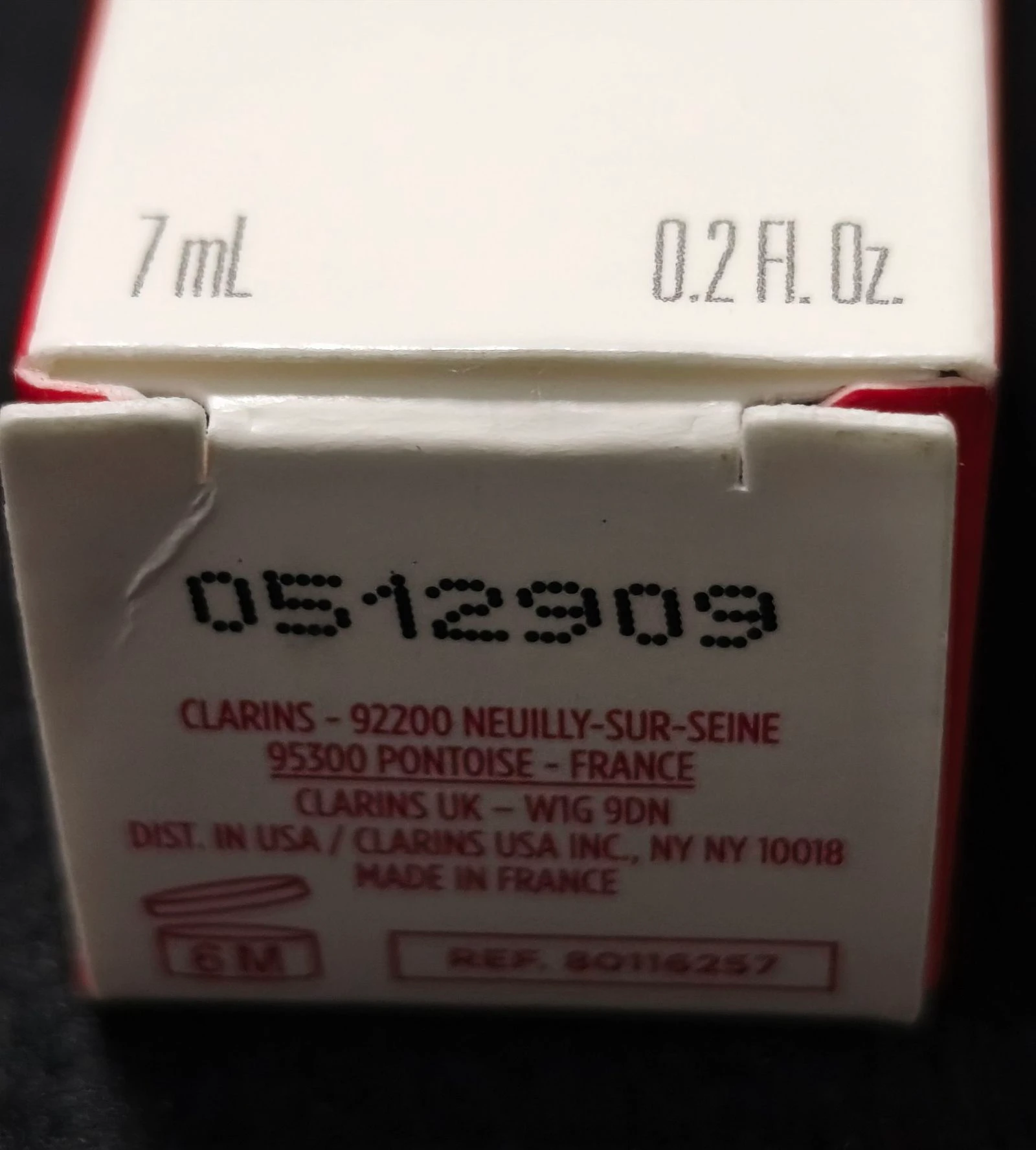 Neceser com batom da Clarins e cremes. – photo 11